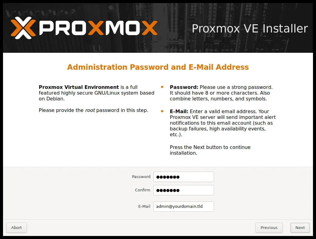شاشة تعيين كلمة مرور الجذر والبريد الإلكتروني في مثبّت Proxmox VE